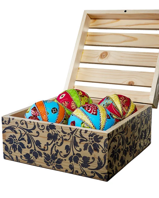 Ручная отделка Kimekomi и элементы премиальной упаковки крупным планом